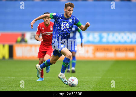 Wigan, Großbritannien. Okt, 2019 20. Joe Williams (20.) Wigan Athletic während der Sky Bet Championship Match zwischen Wigan Athletic und Nottingham Forest bei der DW Stadium, Wigan am Sonntag, den 20. Oktober 2019. (Credit: Jon Hobley | MI Nachrichten) das Fotografieren dürfen nur für Zeitung und/oder Zeitschrift redaktionelle Zwecke verwendet werden, eine Lizenz für die gewerbliche Nutzung Kreditkarte erforderlich: MI Nachrichten & Sport/Alamy leben Nachrichten Stockfoto