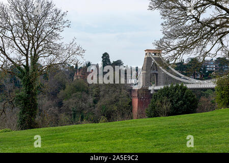 UK, Bristol, April 2019 - Bristol Clifton Suspension Bridge, von Seite Stockfoto