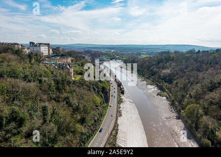 UK, Bristol, April 2019 - Aussicht auf den Fluss Avon & aus Bristol Clifton Suspension Bridge Stockfoto