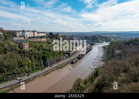 UK, Bristol, April 2019 - Aussicht auf den Fluss Avon & aus Bristol Clifton Suspension Bridge Stockfoto