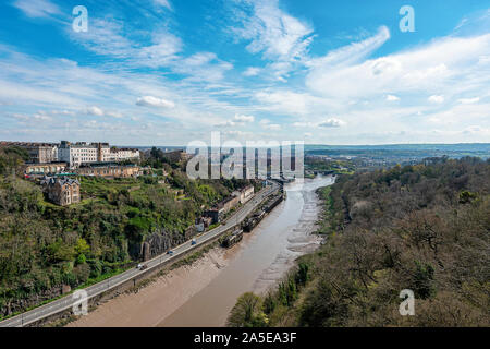 UK, Bristol, April 2019 - Aussicht auf den Fluss Avon & aus Bristol Clifton Suspension Bridge Stockfoto