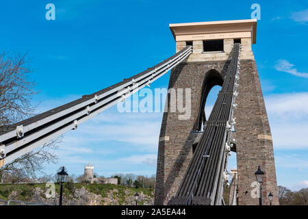 UK, Bristol, April 2019 - Bristol Observatorium & Suspension Bridge Stockfoto