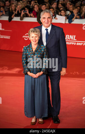 Roma, Italien. Okt, 2019 19. Imelda Staunton und Jim Carter nimmt am roten Teppich die ''Downton Abtei'' während des 14 Rom Film Fest. Credit: Gennaro Leonardi/Alamy leben Nachrichten Stockfoto