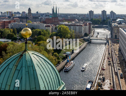 Schöne Luftaufnahme der Bezirk Mitte von Berlin, Deutschland, von der Kuppel der Kathedrale gesehen Stockfoto