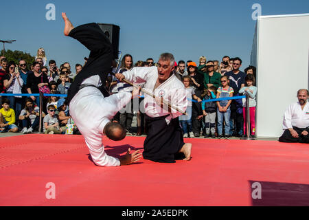 Japanische Kampfkunst und Traditionen. 19 Oktober, 2019, Sofia, Bulgarien, National Palace of Culture Park. Stockfoto