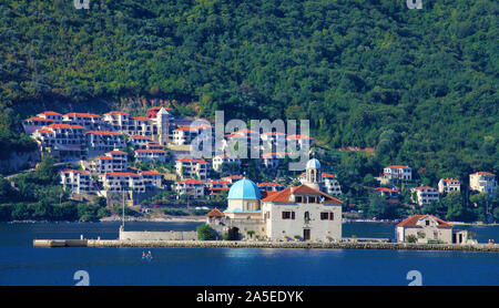 Montenegro, Bucht von Kotor, Perast, Unserer Lieben Frau von den Felsen Kirche, Stockfoto