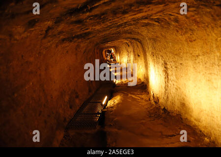 Tunnel des Eupalinos in den Hügeln oberhalb der Stadt Pythagorion auf der griechischen Insel Samos. Stockfoto