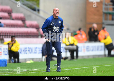 Wigan, Großbritannien. Okt, 2019 20. Paul Koch, Manager von Wigan Athletic shouts Anweisungen, die während der Sky Bet Championship Match zwischen Wigan Athletic und Nottingham Forest bei der DW Stadium, Wigan am Sonntag, den 20. Oktober 2019. (Credit: Jon Hobley | MI Nachrichten) das Fotografieren dürfen nur für Zeitung und/oder Zeitschrift redaktionelle Zwecke verwendet werden, eine Lizenz für die gewerbliche Nutzung Kreditkarte erforderlich: MI Nachrichten & Sport/Alamy leben Nachrichten Stockfoto