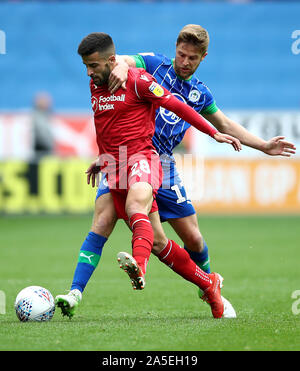 Von Wigan Athletic Michael Jacobs (links) und Nottingham Forest Tiago Silva Kampf um den Ball in den Himmel Wette Championship match bei der DW Stadium, Wigan. Stockfoto