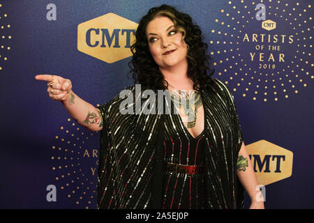 Ashley McBryde besucht die CMT 2019 Künstler des Jahres bei Schermerhorn Symphony Center am 16. Oktober 2019 in Nashville, Tennessee. Stockfoto