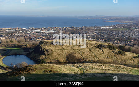 Edinburgh, Schottland, Großbritannien rund um den Holyrood Park, Arthur's Seat im Winter Stockfoto