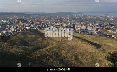 Edinburgh, Schottland, Großbritannien rund um den Holyrood Park, Arthur's Seat im Winter Stockfoto