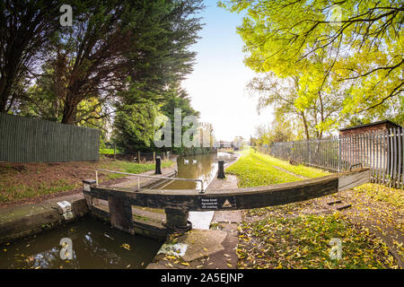 Geschlossenes Schloss67, mit cill Marker auf den Trent und Mersey Canal in der Nähe von Sandbach Moston Cheshire UK Stockfoto