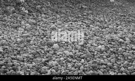 Große runde gemusterten Steinen am Berg Fluss oder Meer oder Ozean. Stockfoto