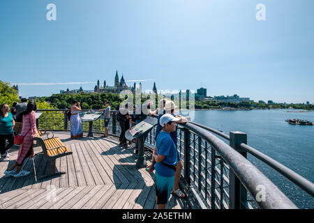 Eine Ansicht von Alexandra Brücke während des Tages, Ottawa, Kanada Stockfoto