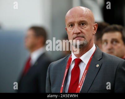 BUDAPEST, Ungarn - Oktober 13, 2019: Head Coach Marco Rossi wartet auf die Kick-off vor dem Ungarn v Aserbaidschan UEFA Euro Bestimmung an Groupama Arena. Stockfoto