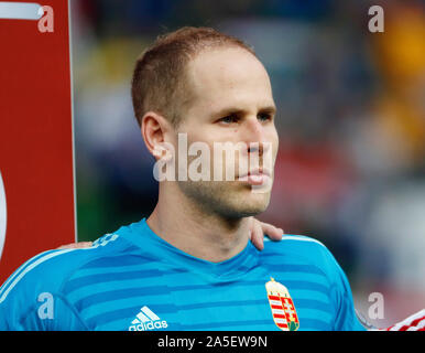 BUDAPEST, Ungarn - Oktober 13, 2019: Peter Gulacsi hört die Hymne vor dem Ungarn v Aserbaidschan UEFA Euro Bestimmung an Groupama Arena. Stockfoto