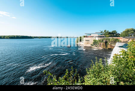 Rideau fällt und Ottawa River im Sommer, Kanada Stockfoto