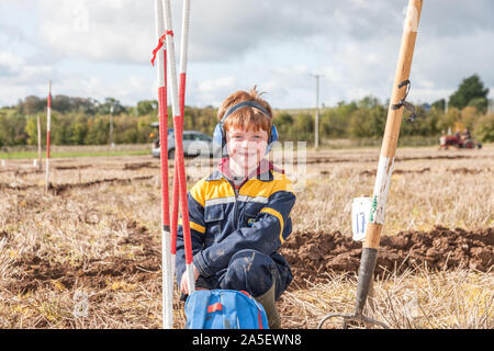 Rathcormac, Cork, Irland. Okt, 2019 20. Tommy Beusang, Clasmore, Co.Waterfore eine Pause an der jährlichen Pflügen pflügen Bartlemy Vereinigung übereinstimmen, die auf dem Hof von Terence Coughlan bei Rathcormac Curraghprevin Co.Cork abgehalten - Kredit; Quelle: David Creedon/Alamy leben Nachrichten Stockfoto