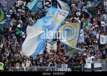 Rom, Italien. Okt, 2019 19. Lazio Anhänger während der Serie ein Match zwischen Latium und Atalanta BC im Stadio Olimpico, Rom, Italien Am 19. Oktober 2019. Foto von Giuseppe Maffia. Credit: UK Sport Pics Ltd/Alamy leben Nachrichten Stockfoto