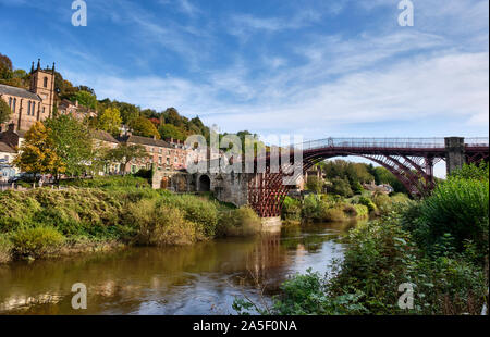 Die Eiserne Brücke überspannt den Fluss Severn, Ironbridge, Telford and Wrekin, Shropshire Stockfoto