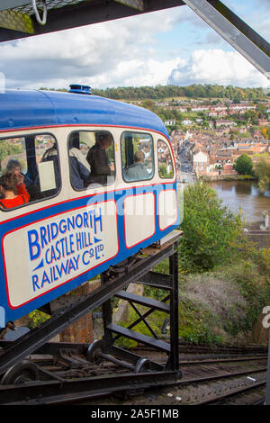 Malerische Ansicht von Bridgnorth Cliff Railway, Bridgnorth Standseilbahn, Castle Hill Eisenbahnverbindung zwischen Bridgnorth HighTown & Low Stadt, Shropshire, Großbritannien. Stockfoto