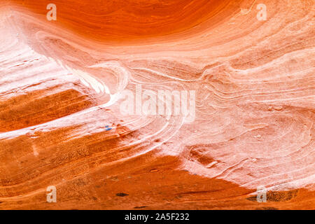 Orange Sandstein abstrakte closeup von Felsformationen auf Antelope Slot Canyon in Arizona auf dem Weg von Lake Powell mit Linien und Formen Stockfoto
