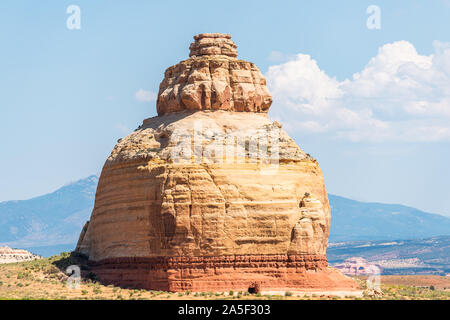 Butte oder mesa Kirche Rock closeup während der Tag in Utah in morgen Tag mit einzigartigen Formationen Stockfoto