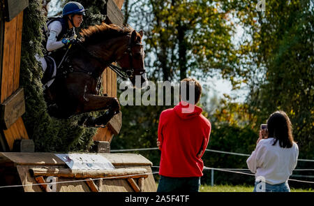 Oktober 19, 2019, Fair Hill, MD, USA: Oktober 20, 2019: Fans und Draengler genießen Sie die Landschaft und die Pferde während der Cross Country Test auf der Messe Hill International 3-tägige Veranstaltung auf der Messe Hill natürliche Ressourcen, in Fair Hill, Maryland. Dies ist das letzte Jahr von einer 31-jährigen Laufzeit der Veranstaltung an diesem Standort. Im Jahr 2020, der Fall bewegt in ein neues Werk in der Fair Hill und wird schließlich zu einem von zwei CCI 5* Ereignisse in den Vereinigten Staaten erweitert werden. Scott Serio/Eclipse Sportswire/CSM Stockfoto