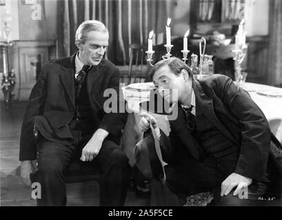 RAYMOND MASSEY und Peter Lorre in ARSEN UND ALTE SPITZEN Direktor 1944 Frank Capra spielen Joseph Kesselring Drehbuch Julius J. und Philip G. Epstein Warner Bros. Stockfoto