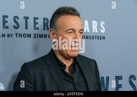 NEW YORK, NEW YORK - Oktober 16: Bruce Springsteen, Patti Scialfa und Jessica Rae Springsteen teilnehmen" westlichen Stars New York Siebung an Metrograph Stockfoto