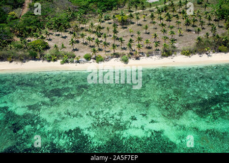 Luftaufnahme von Coco Palms in Küste Strand Viti Levu, Fidschi Stockfoto