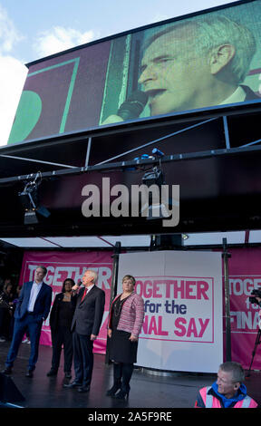 MPs John Mc Donnell, Keir Starmer, Dianne Abbott und Emily Anti-Brexit Thonberry bei einer Demonstration vor Häusern des Parlaments als MPs pass Bill kein deal Brexit in London, England, UK zu verhindern Stockfoto