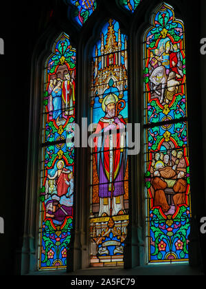 Glasmalereien in der Kirche von St. Martin in St Valery sur Somme, Frankreich, Saint Martin Stockfoto