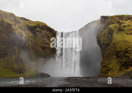 Wasserfall in Island Wetter Stockfoto