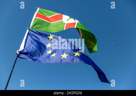 London, England, 19. Oktober 2019; Abstimmung März anspruchsvolle ein zweites Referendum über Brexit, Fahnen der EU und Nottinghamshire Stockfoto