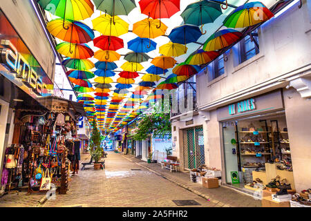 95 Çarşı Caddesi (Dach Straße in Fethiye, Türkische Riviera, Türkei Stockfoto