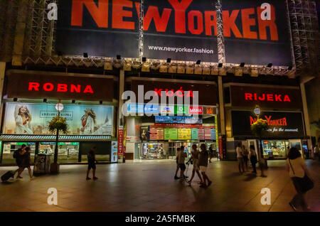 Die New Yorker Fashion Store auf Rijeka Korzo (Fußgängerzone) Stockfoto
