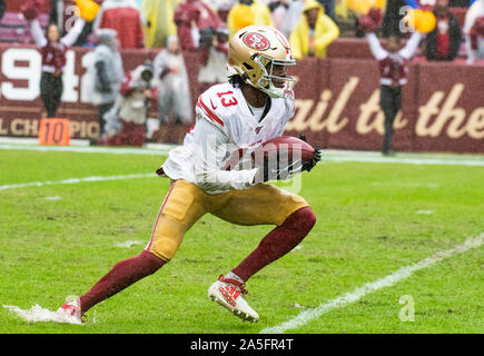 San Francisco 49ers wide receiver Richie James, Jr. (13) Felder einen Stocherkahn im vierten Quartal gegen die Washington Redskins an FedEx Field in Landover, Maryland am Sonntag, 20. Oktober 2018. Die 49ers gewann das Spiel 9 - 0. Credit: Ron Sachs/CNP | Verwendung weltweit Stockfoto