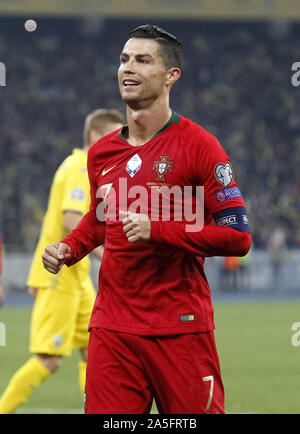 Kiew, Ukraine. 14 Okt, 2019. CRISTIANO RONALDO von Portugal reagiert während der UEFA EURO 2020 Qualifikation Gruppe B Fußballspiel zwischen Portugal und der Ukraine über die olimpiyskiy Stadion in Kiew, Ukraine, 14. Oktober 2019. Credit: Serg Glovny/ZUMA Draht/Alamy leben Nachrichten Stockfoto