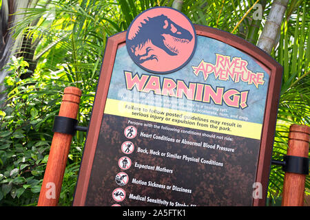 River Abenteuer, Jurassic Fahrt Warnschild, Gesundheitszustand Richtlinien unterzeichnen, Insel der Abenteuer, Universal Studios Resort, Orlando, Florida, USA Stockfoto