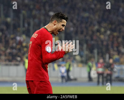 Kiew, Ukraine. 14 Okt, 2019. CRISTIANO RONALDO von Portugal reagiert während der UEFA EURO 2020 Qualifikation Gruppe B Fußballspiel zwischen Portugal und der Ukraine über die olimpiyskiy Stadion in Kiew, Ukraine, 14. Oktober 2019. Credit: Serg Glovny/ZUMA Draht/Alamy leben Nachrichten Stockfoto