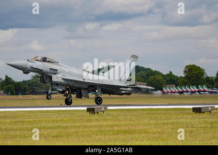 Die Royal Air Force Eurofighter Typhoon FGR 4 Landung nach einer Anzeige an RIAT 2019, RAF Fairford, England am 21. Juli 2019. Stockfoto