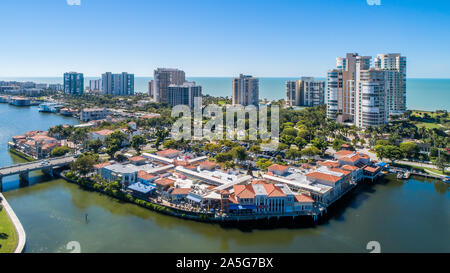 Luftbilder des Dorfes Geschäfte auf venezianischen Bucht im Park Shore Bereich von Neapel FL am Golf von Mexiko im Süden von Fort Myers und in der Nähe von Marco Island FL Stockfoto