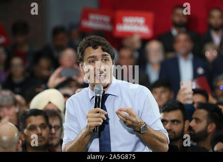 Vancouver, Kanada. Okt, 2019 20. Kanadische liberale Parteichef Justin Trudeau spricht zu Inhaltsstoffe, Woodward's Atrium in Gastown, Vancouver, British Columbia, 20. Oktober 2019 während der letzten Tage der Bundesregierung Wahlkampf. Wahltag ist morgen, den 21. Oktober 2019. Foto von Heinz Ruckemann/UPI Quelle: UPI/Alamy leben Nachrichten Stockfoto