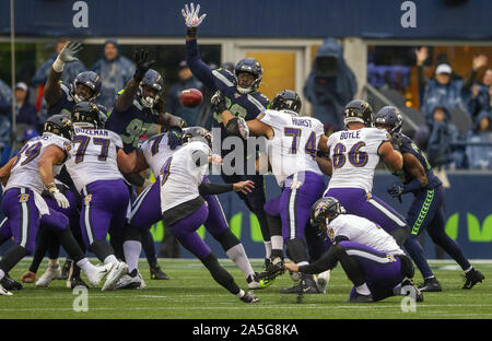 Seattle, USA. Okt, 2019 20. Baltimore Ravens Kicker Justin Tucker (9) Tritt ein 28 Yard Field Goal gegen die Seattle Seahawks im zweiten Quartal CenturyLink Feld am Sonntag, Oktober 20, 2019 in Seattle, Washington. Die Raben schlagen die Seahawks 30-16. Foto von Jim Bryant/UPI Quelle: UPI/Alamy leben Nachrichten Stockfoto