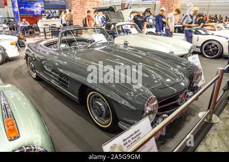 FRANKFURT, Deutschland - September 2019: grau MERCEDES-BENZ 300 SL Coupé 1954, 1963, IAA International Motor Show Auto Ausstellung. Stockfoto