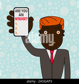 Konzeptionelle Hand schreiben, sind Sie ein Introvertquestion. Konzept Bedeutung demonstrieren, die eher nach innen geistig Mann mit vertikalen Sma drehen Stockfoto