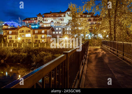 Posthotel bei Nacht, Leavenworth, Washington Stockfoto