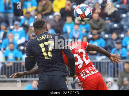 Chester, PA, USA. Okt, 2019 20. Philadelphia Union Mittelfeldspieler ALEJANDRO BEDOYA (11) feiert sein Ziel in der zweiten Hälfte eines Audi 2019 Major League Soccer Cup Endspiele Übereinstimmung zwischen den dritten Samen Philadelphia Union und der Sechsten same New York Red Bulls Sonntag, Oktober 20, 2019, bei Talen Energie Stadion in Chester, PA. Credit: Saquan Stimpson/ZUMA Draht/Alamy leben Nachrichten Stockfoto